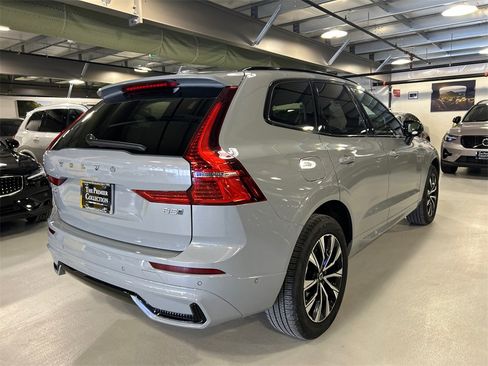 Certified 2025 Volvo XC60 B5 Plus image 2