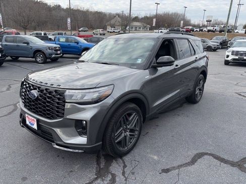 New 2026 Ford Explorer ST-Line w/ ST-Line Street Pack image 8