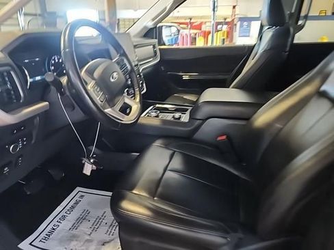 Used 2023 Ford Expedition Max XLT image 8