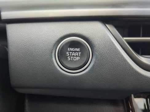 Used 2024 Kia Seltos EX FWD image 32