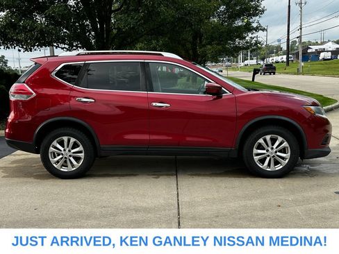 Used 2016 Nissan Rogue SV AWD/4WD image 2