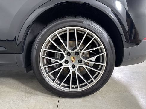 Certified 2023 Porsche Cayenne S Platinum w/ Premium Package Plus AWD/4WD image 14