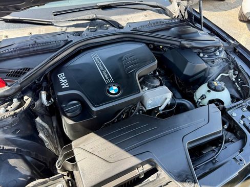 Used 2016 BMW 320i Sedan RWD image 5