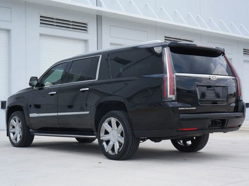 Used 2017 Cadillac Escalade ESV Luxury RWD image 7