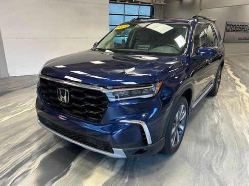 Used 2023 Honda Pilot Touring image 3