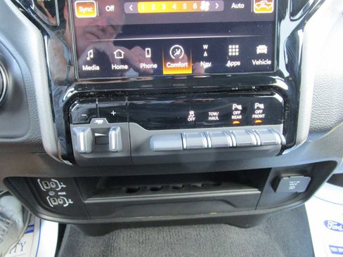 Certified 2024 RAM 2500 Big Horn w/ Night Edition image 27