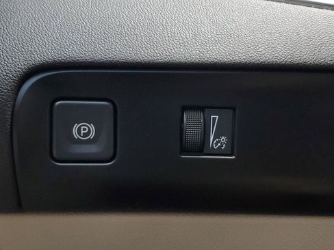Used 2023 Buick Enclave Essence FWD image 34