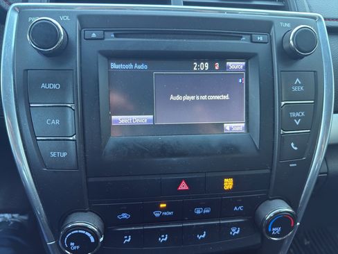 Used 2017 Toyota Camry SE image 12