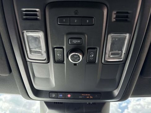 Used 2022 Cadillac Escalade Luxury RWD image 21