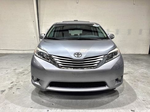 Used 2017 Toyota Sienna Limited FWD image 11