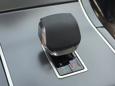 Used 2026 Land Rover Range Rover Velar S AWD/4WD image 34