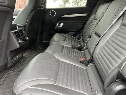 Used 2024 Land Rover Discovery Dynamic SE image 16