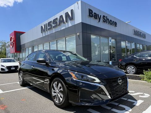 Certified 2025 Nissan Altima 2.5 S FWD image 1