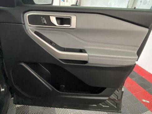 Used 2022 Ford Explorer XLT w/ Equipment Group 202A AWD/4WD image 7