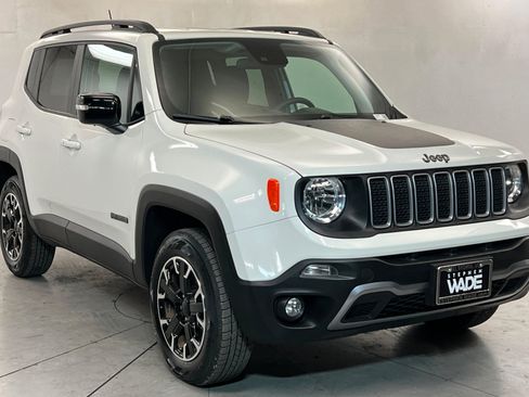 Used 2023 Jeep Renegade Latitude AWD/4WD image 7