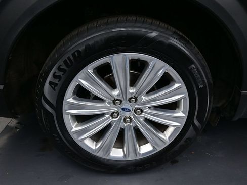 Used 2021 Ford Explorer Limited w/ Equipment Group 301A AWD/4WD image 32