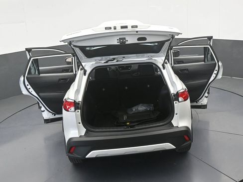 Used 2024 Toyota Corolla Cross LE FWD image 67