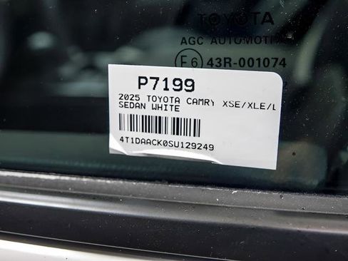 Certified 2025 Toyota Camry SE image 24
