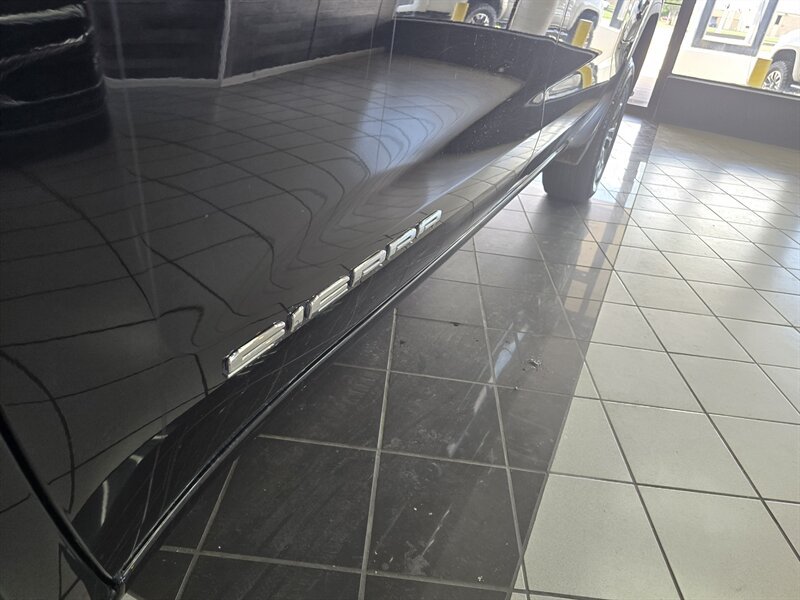Used 2025 GMC Sierra 1500 SLT AWD/4WD image 40