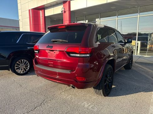 Used 2019 Jeep Grand Cherokee Altitude AWD/4WD image 3