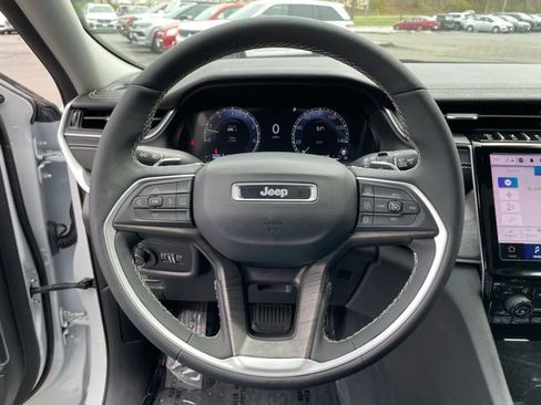 Used 2023 Jeep Grand Cherokee L Limited AWD/4WD image 14