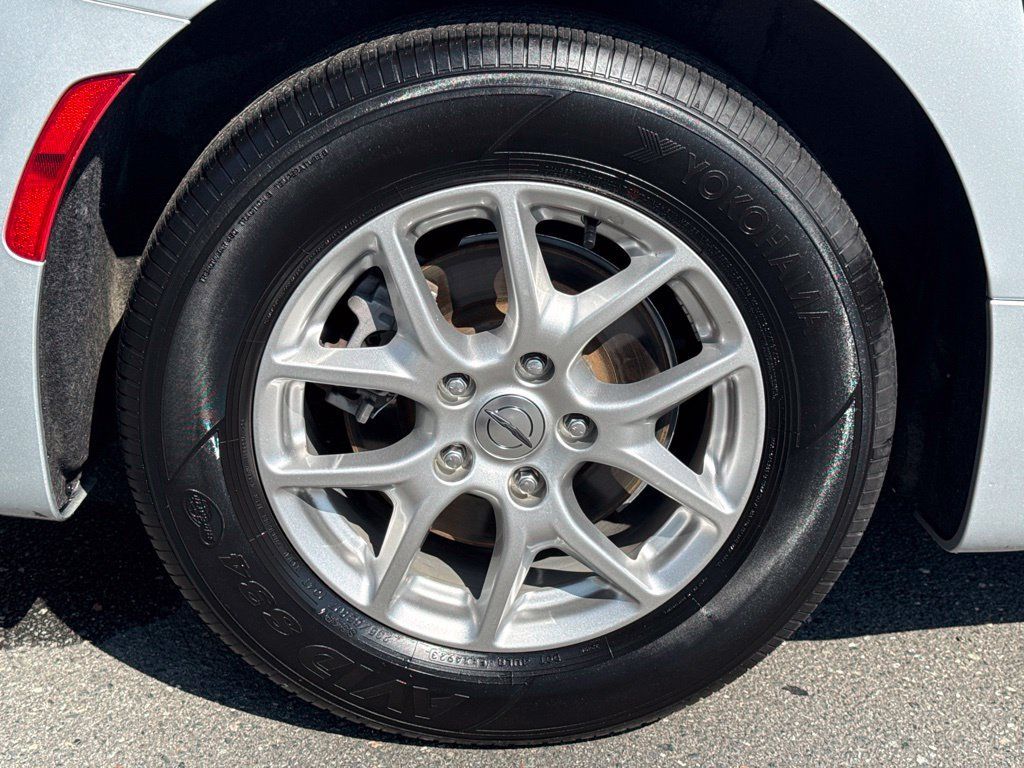 Used 2024 Chrysler Pacifica Touring-L FWD image 12