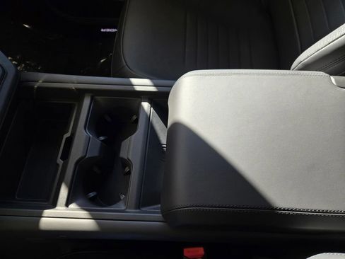 New 2026 Land Rover Defender 110 OCTA AWD/4WD image 12