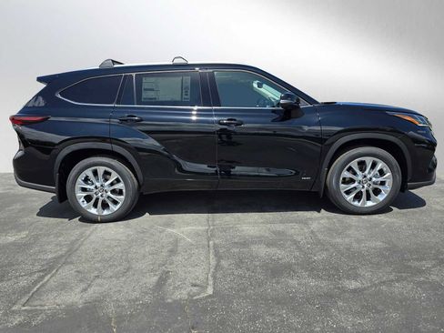 New 2026 Toyota Highlander Limited AWD/4WD image 2