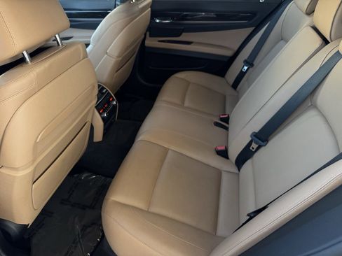 Used 2014 BMW 740i image 19