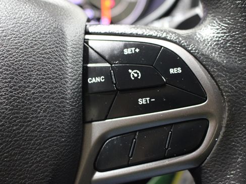Used 2019 Jeep Cherokee Latitude w/ Popular Appearance Group FWD image 12