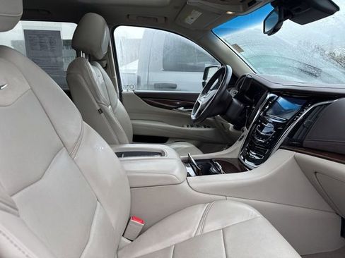 Used 2016 Cadillac Escalade Premium image 29