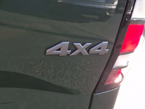 Used 2025 Nissan Frontier SV w/ SV Convenience Package image 29