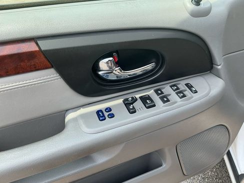 Used 2006 GMC Envoy SLT RWD image 16