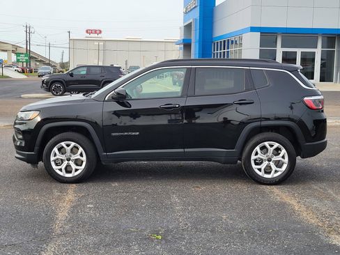 Used 2025 Jeep Compass Latitude AWD/4WD image 2