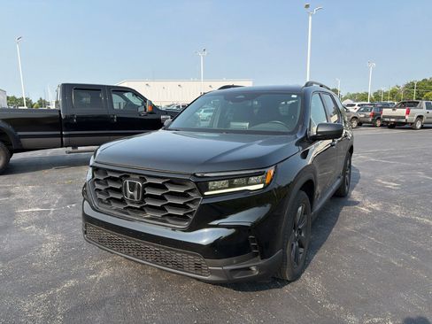 Used 2023 Honda Pilot Sport image 2