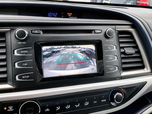 Used 2018 Toyota Highlander LE w/ Carpet Mat Package (TMS) image 53