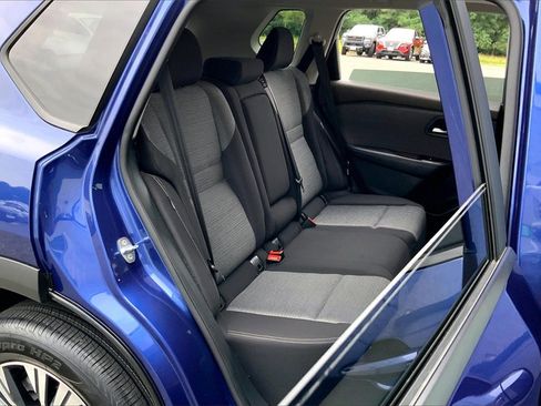 Certified 2023 Nissan Rogue SV image 19