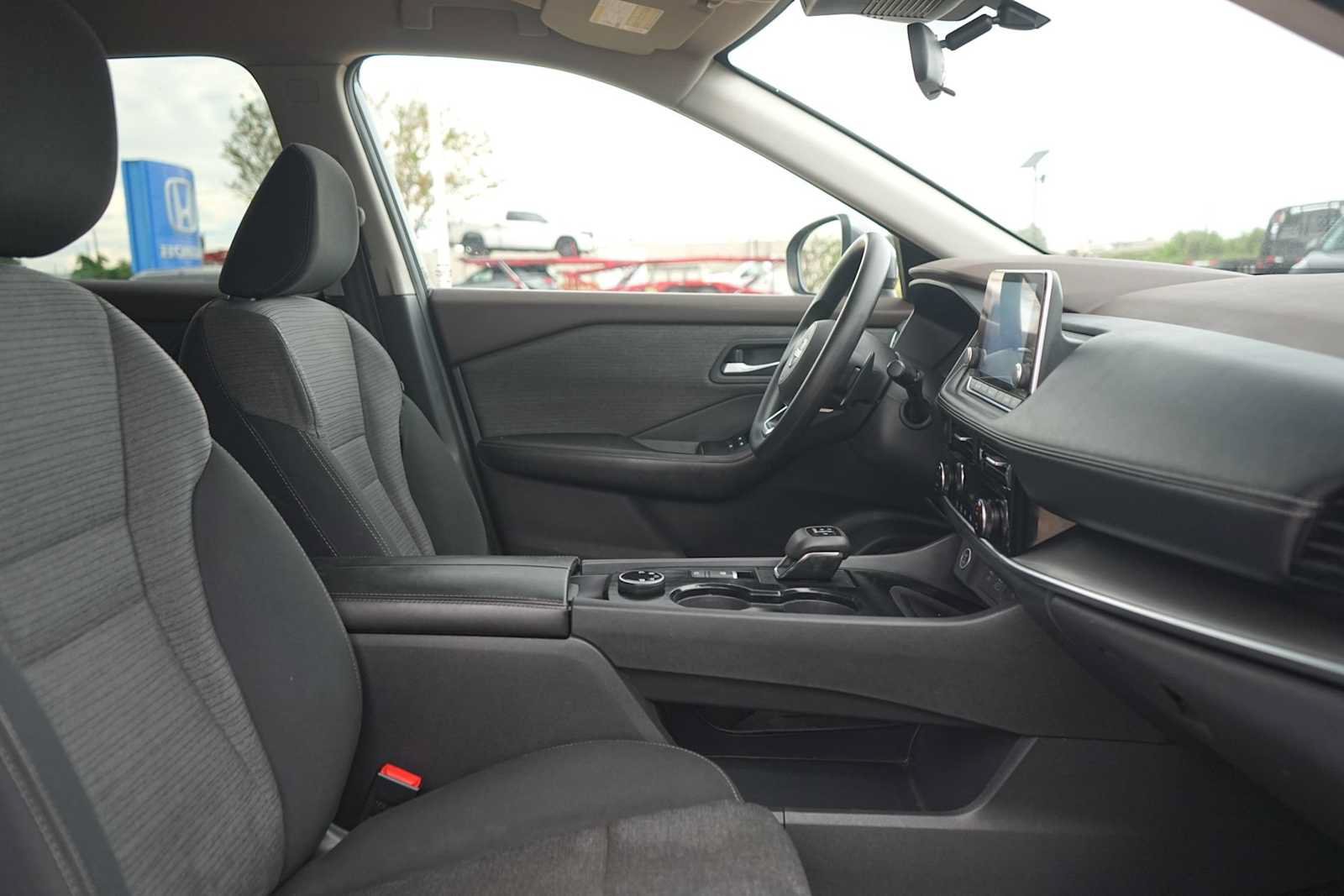 Used 2022 Nissan Rogue SV AWD/4WD image 15