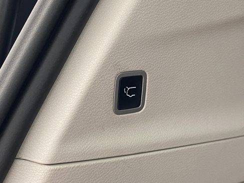 Used 2022 Chrysler Pacifica Touring-L FWD image 14