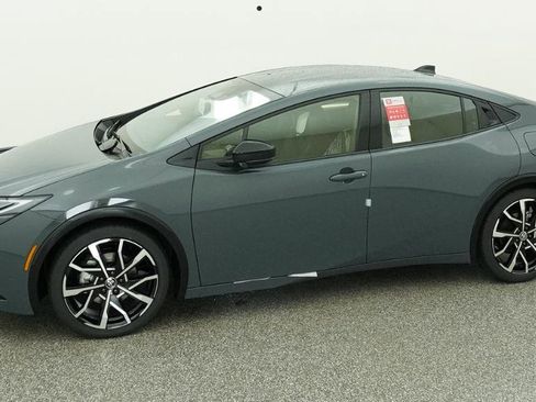 New 2026 Toyota Prius Plug-In Hybrid FWD image 5