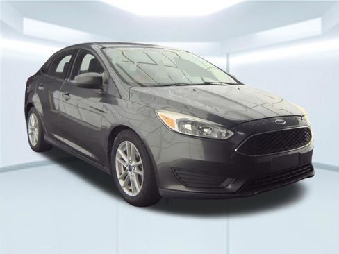 Used 2018 Ford Focus SE FWD image 5