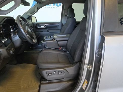 Used 2024 Chevrolet Silverado 1500 RST AWD/4WD image 9
