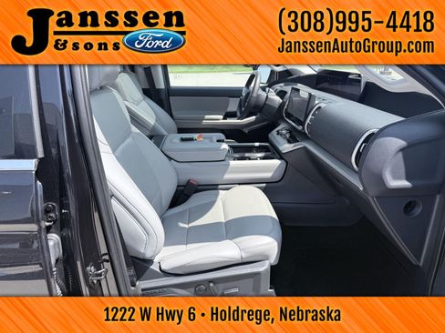 Used 2025 Ford Expedition Max Active AWD/4WD image 17
