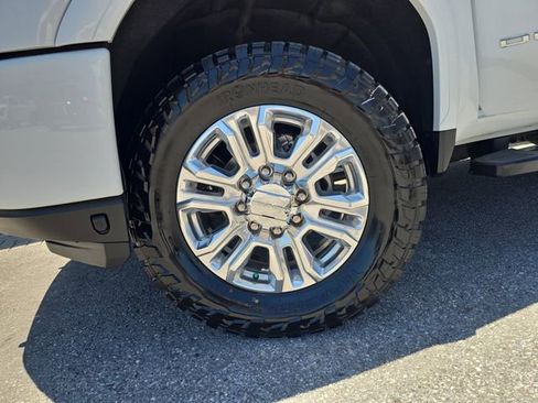 Certified 2022 GMC Sierra 2500 Denali w/ Denali Ultimate Package AWD/4WD image 31