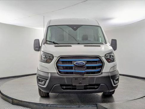 Used 2022 Ford E-Transit Medium Roof image 11