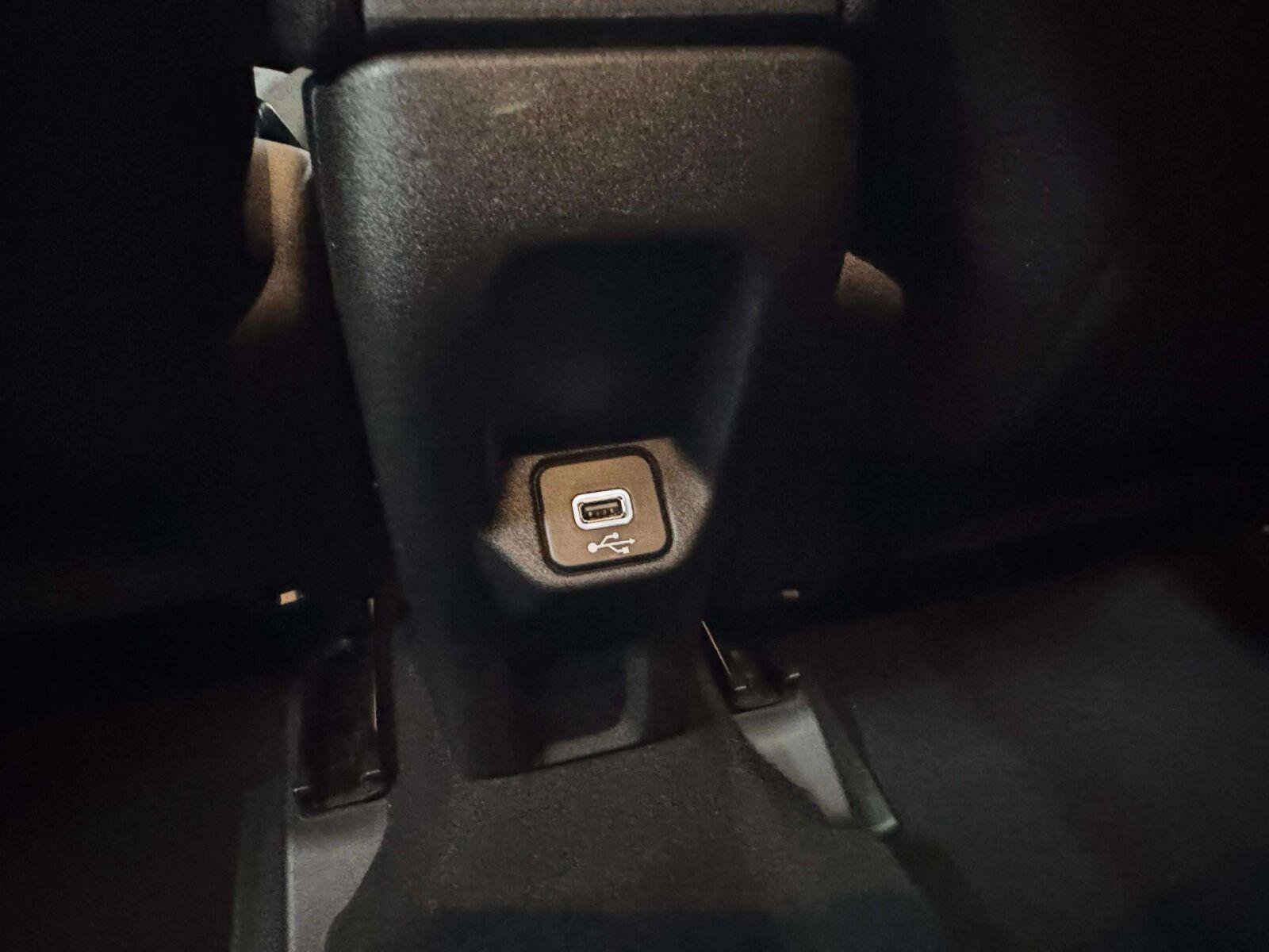 Used 2020 Jeep Renegade Latitude AWD/4WD image 37