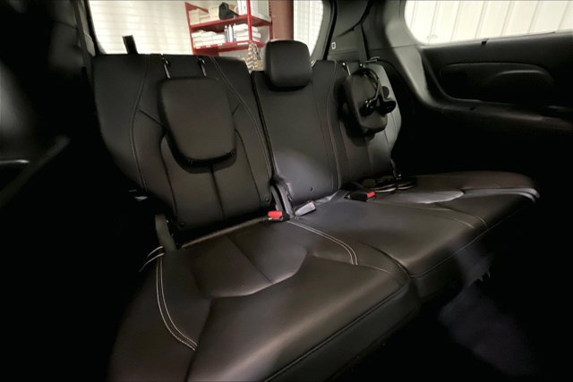 Used 2019 Chrysler Pacifica Touring-L Plus FWD image 28
