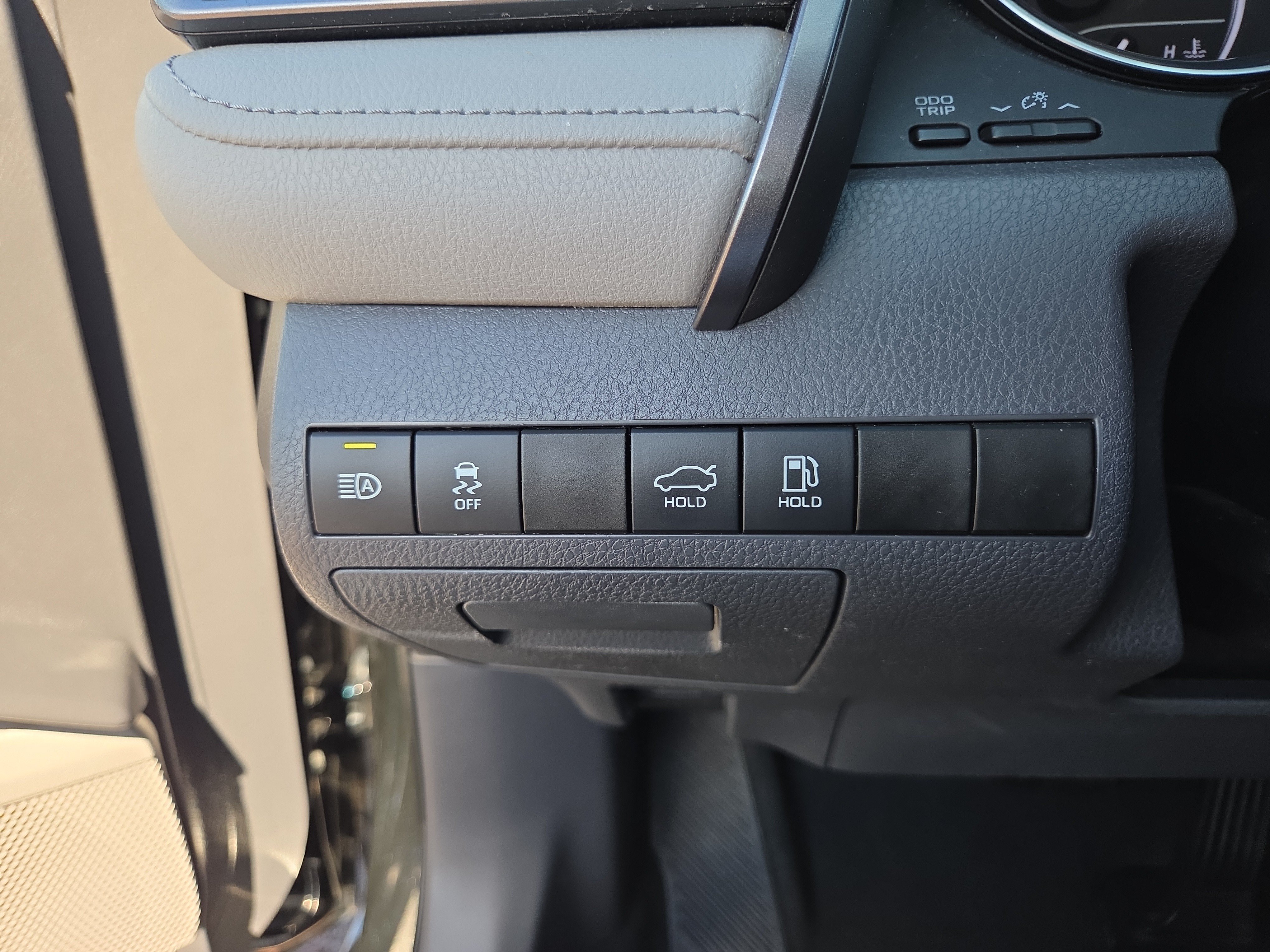 Certified 2020 Toyota Camry LE FWD image 30