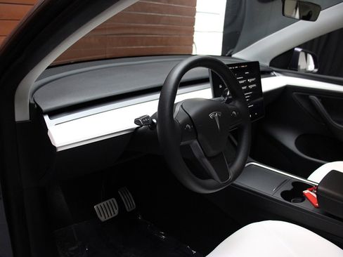 Used 2022 Tesla Model Y Performance AWD/4WD image 32
