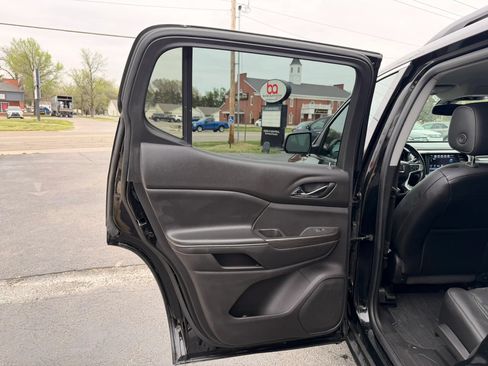 Used 2019 GMC Acadia SLT FWD image 22
